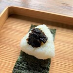 Okometsukasa Fumiya - 自家製無添加佃煮、山椒こんぶのおにぎり