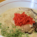 博多ラーメン 亀八 - 紅生姜はマスト