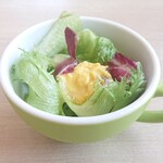 IZUMI cafe&bistro - ドレッシングにも一手間かけております(^o^)
                        円やかな酸味で、もっと食べていたい感じ。美味しい 