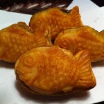 新宿椿庵 - 揚げたてサクサク揚げ小たい焼き