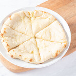 チーズナン    Cheese Naan