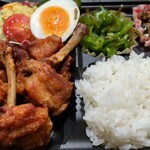 Yaki Miso Ramen Yadoya - 北海道名物yadoyaザンギ弁当 750円、八堂八謹製味噌汁が付きます