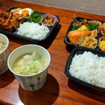 Yaki Miso Ramen Yadoya - 旨い魚のおかずいっぱい弁当 1000円、北海道名物yadoyaザンギ弁当 750円、それぞれ八堂八謹製味噌汁が付きます