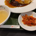 Gyouza No Oushou - スープとキムチ