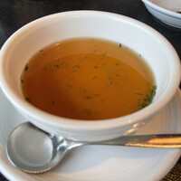 上野洋食遠山 - ランチセットのスープ　コンソメスープの底に茶碗蒸しがある
