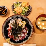 Wakon Sousai Taroyan - 令和3年8月
                        本日のランチ
                        海鮮丼＋唐揚げ＋一品 800円