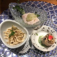 南風楼 - ランチ南風楼セット２６６０円。蒸し鶏、干し豆腐、フカヒレ入り生春巻き。春巻きのミントソースは要らないと思いましたが、蒸し鶏と干し豆腐はとても美味しかったです（╹◡╹）