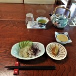 滝の茶屋 - 白木耳＆鯉皮湯引き、唐揚げ
