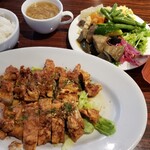 ハカタ オノ - 　クリスピー油淋鶏＋サラダ　1070円