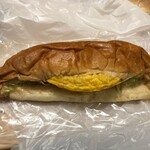 まるき製パン所 - 以下、三つは朝買って暑い中バックパックの中に1日入れてたので潰れて蒸れてシナっとなってしもうたが、それでも旨かったなあ。オムレツロール220円