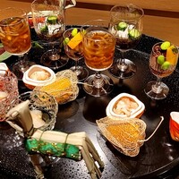 銀座 しのはら - 蓮の葉をよけると