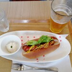 Cafe & Dining FERMATA - ホットドッグとビール