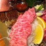 炭火焼肉 燈花 - 上ロース。
      わさび醤油が定番です、はい。