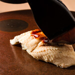 鮨 ともあき - 蒸し穴子のにぎりイメージ