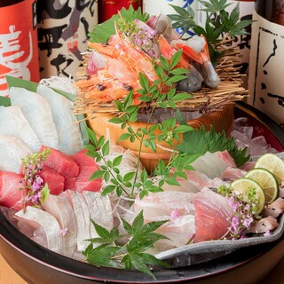我們的生魚片拼盤！我們也接受壽司訂單。
