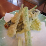 Sushi Shunsen Ryouri Sharizen - 夏野菜の天婦羅（690円）