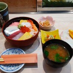 Isamu Sushi Honten - 海鮮丼　1000円