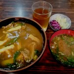 天狗亭 - 「カレー丼・みそ汁」700円