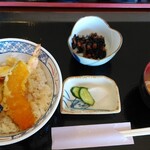 山美 - 天丼と小鉢の日替り定食