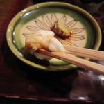 並木藪蕎麦 - 山葵醤油をちょこっと付けて口に運ぶ