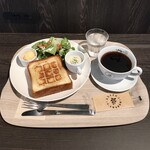 ROBERT'S COFFEE - ハンドドリップコーヒー500円、厚切りトーストモーニングプレート500円