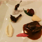 イル プレージョ - メイン　茨城県産仔鳩のコンポジツィオーネ　ハ○サブレ付