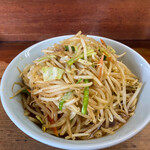 朝日屋 - 上から見れば、モヤシドッサリ( ^ω^ )