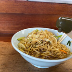 朝日屋 - と、酸っぱいスープに少し酢を足しま〜す‼️