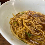 朝日屋 - 最後に移動した麺を酸っぱいスープですすっておしまい