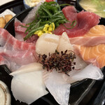 ひょうきん顔 - 海鮮丼1,300円