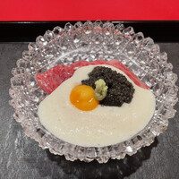 にくの匠 三芳 - 牛トロの山かけ　キャビアとともに