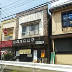 Sasanoki - 車中から撮影した店の外観ですが駐車場は店先に見えるポストの手前の袋小路を入った所にあります。