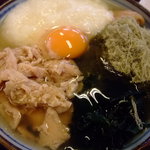 麺ごころ - トッピング全乗せの豪快うどん。カシワ、卵、ゴボウ天。トロロ昆布、山芋とろろ、天ぷら、わかめ。