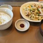 やよい軒 - 肉野菜炒め定食