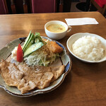 Coffee Family 樹林館 - 焼肉ランチ（海老カツ付）（税込み１１６０円）