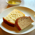 オーガニックグリル鵠沼海岸 - 自家製パン