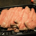 肉のいとう - ローストビーフ200グラムの図(下にもう1段あります)