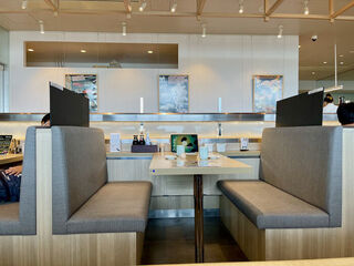 Aburi TORA 熟成鮨と炙り鮨 - 店内