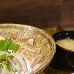 河童土器屋 - 地魚丼(天然カンパチ・太刀魚糸造り・本カマスの炙り)