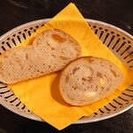 ピッツェリア ブラチェリア チェザリ - 自家製パン