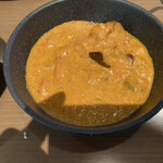 ブッフェアンドカフェ スロープサイドダイナー ザクロ - 温かいものが食べたく、ベジタブルカレーココナッツ風味を。ほっこり甘い辛くないカレーでした。ご飯かナンが付けられますが今回はスープがわりに。カレーは３種類あり、今度は辛いカレーも食べよう。
      