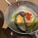 ブッフェアンドカフェ スロープサイドダイナー ザクロ - カサゴのアクアパッツァ。旨みがあって美味しかったけど、カサゴが小さすぎてカサゴと思えなかった。コロナ落ち着いて大皿でドーンと出されたらまた違うだろうなあ。カリカリバゲットと食べたい旨み。