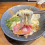 町田汁場 しおらーめん進化 本店 - まずは"もろみ塩"を付けて、麺を頂きます