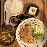 Onsen Kafe Wakaba - 生姜焼き肉定食 980円