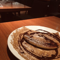ルバーブ 大名古屋ビルヂング店 - いい雰囲気のなかで食べるクレープは