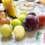 海のごちそう WATANABE - フレッシュな葡萄は6種類ありました。
      それぞれの食べ比べを楽しめます。