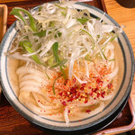 本格手打 いわしや - 薬味ネギ、粗挽き唐辛子たっぷりにしてから食べます。（2021.7 byジプシーくん）