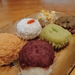 森乃お菓子 - 手前から、大納言雑穀もち、ずんだ雑穀もち、ほうじ茶黒米もち