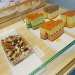 森乃お菓子 - ディスプレイ　木の実のおこし、カステラ