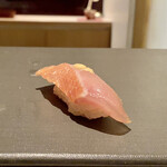 Takaoka - 銚子の金目鯛
                        金目鯛の上品な脂に芥子が合います！
                        身の大きさに食感とシャリの口にした時のバランスの良さ、唸る美味しさです。